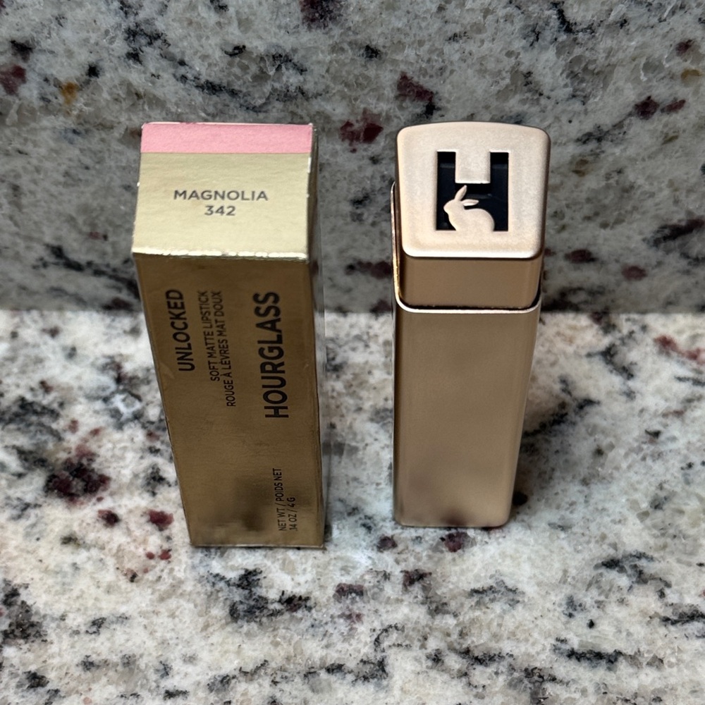 Hourglass Unlocked Soft Matte Lipstick - Magnolia - Picture 3 of 7
